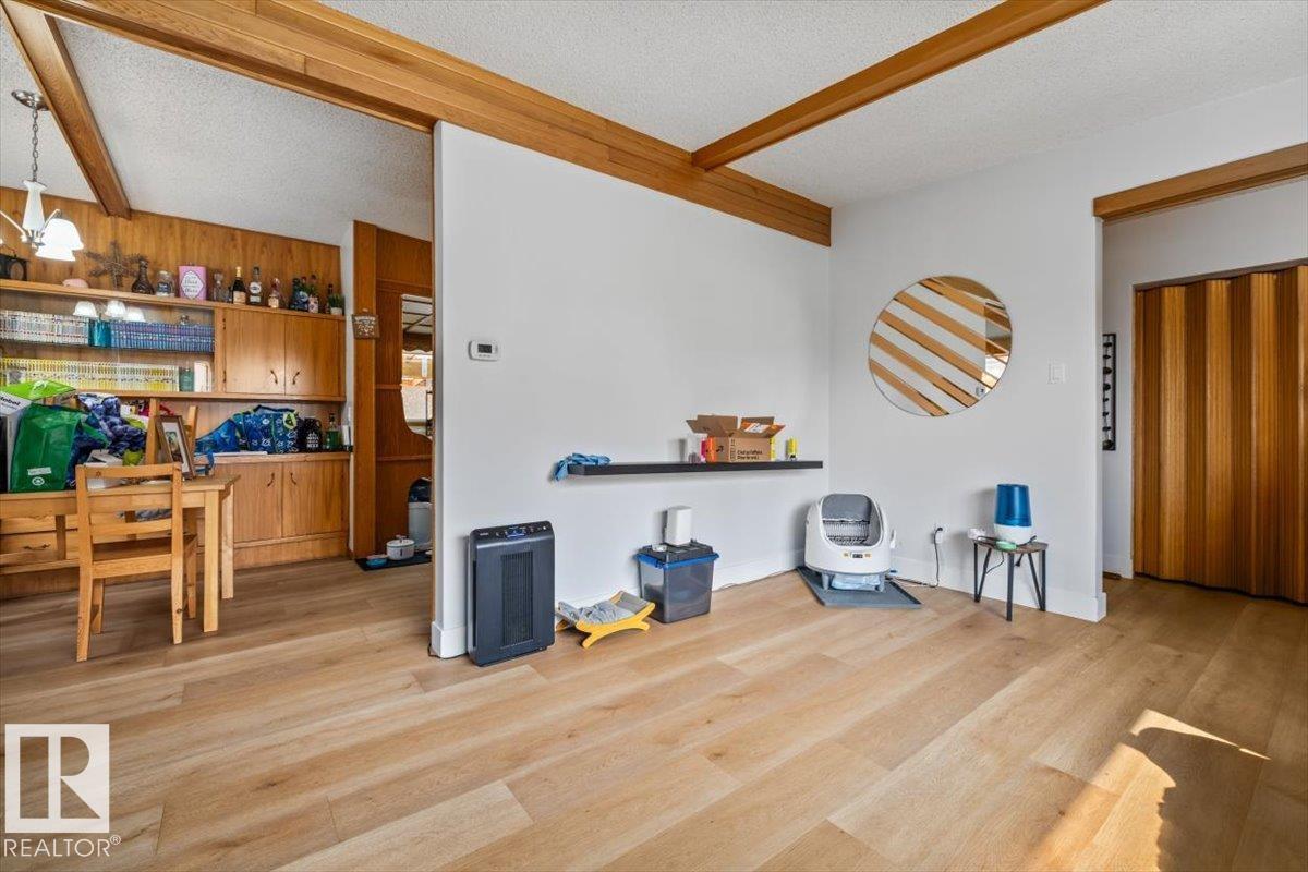 8736 72 ST NW - 12
