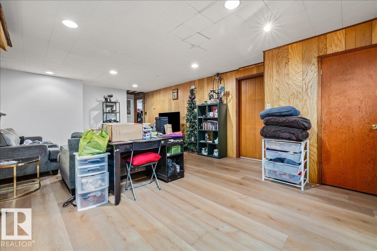 8736 72 ST NW - 26
