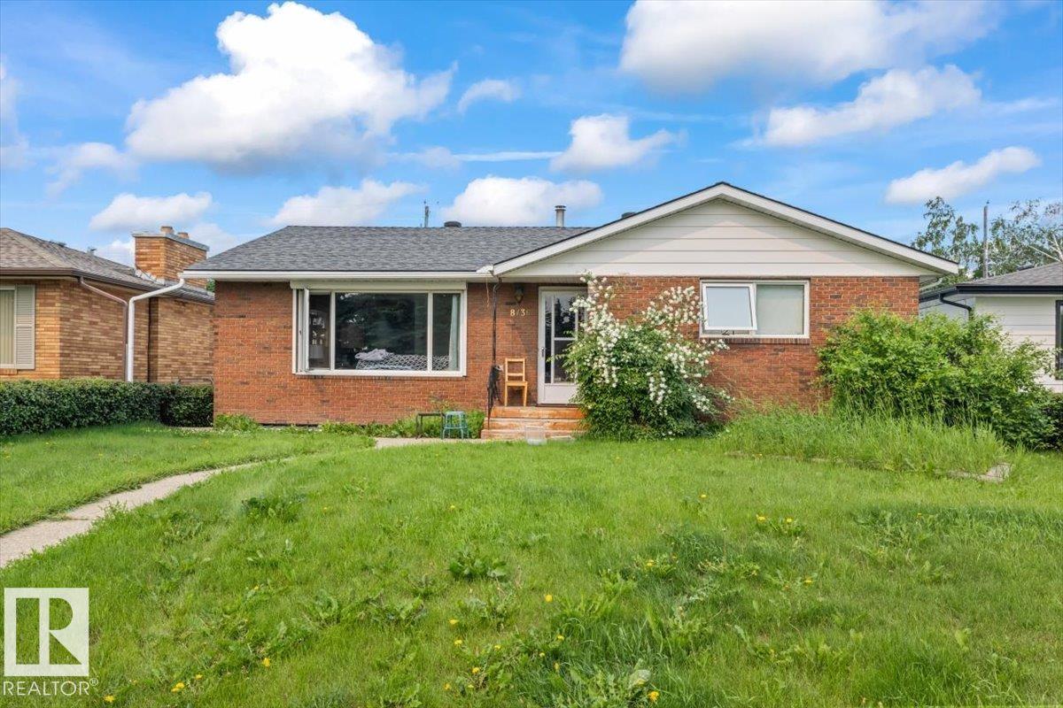 8736 72 ST NW - 1