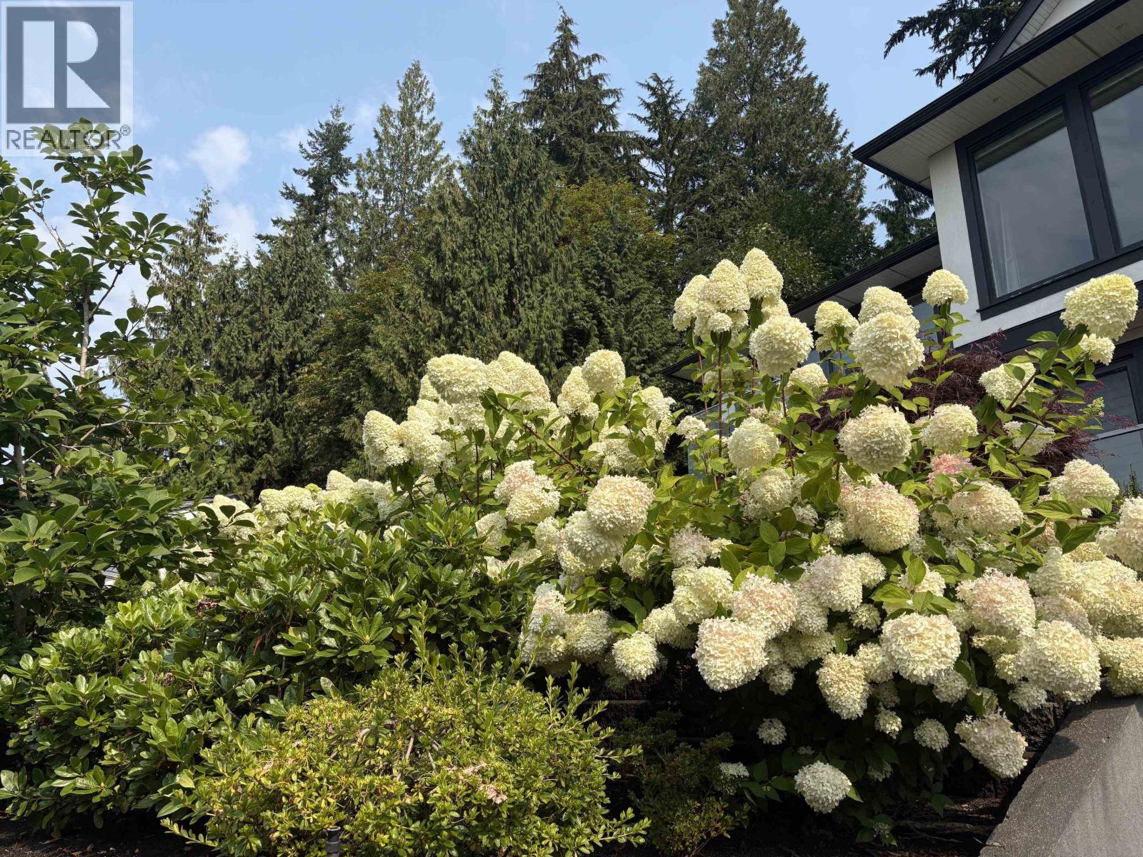 4816 SKYLINE Drive, North Vancouver, British Columbia, V7R3J3, North Vancouver, British Columbia — photo 3 of 5