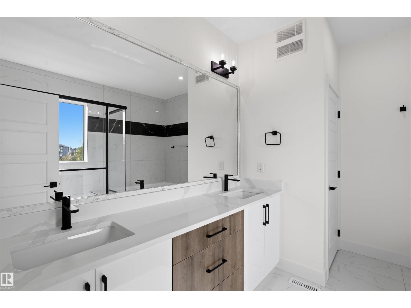 3211 5 AV SW - 32
