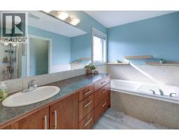 4pc Bathroom - 242 Crystal Green Point, Okotoks, AB T1S2K7 Photo 13