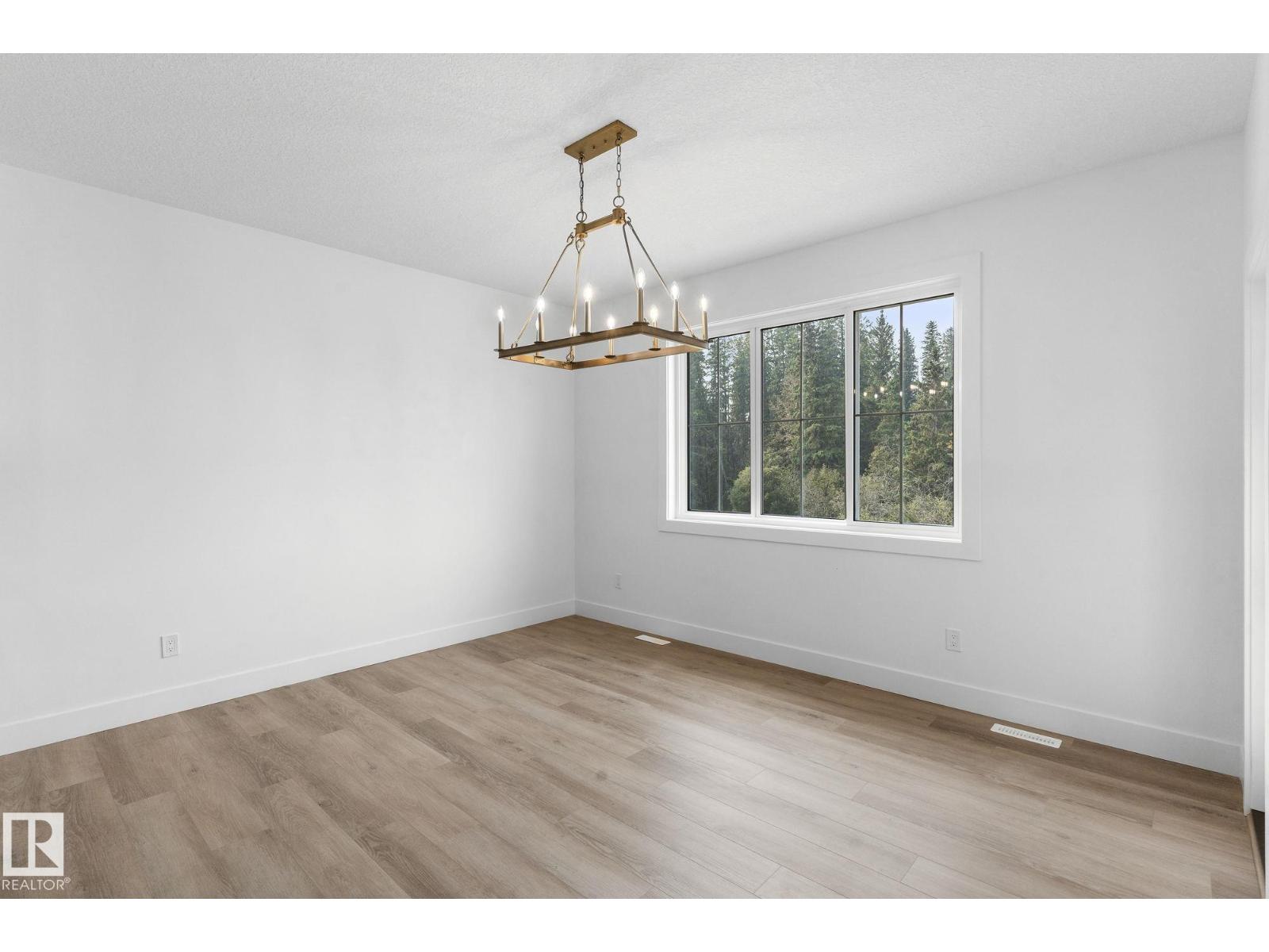 6424 29 AV SW - 20