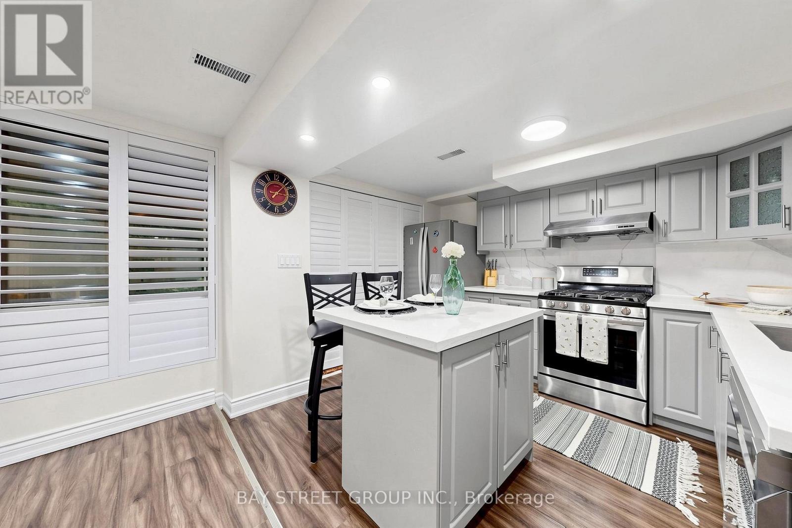 2334 WILDWOOD CRESCENT - 34