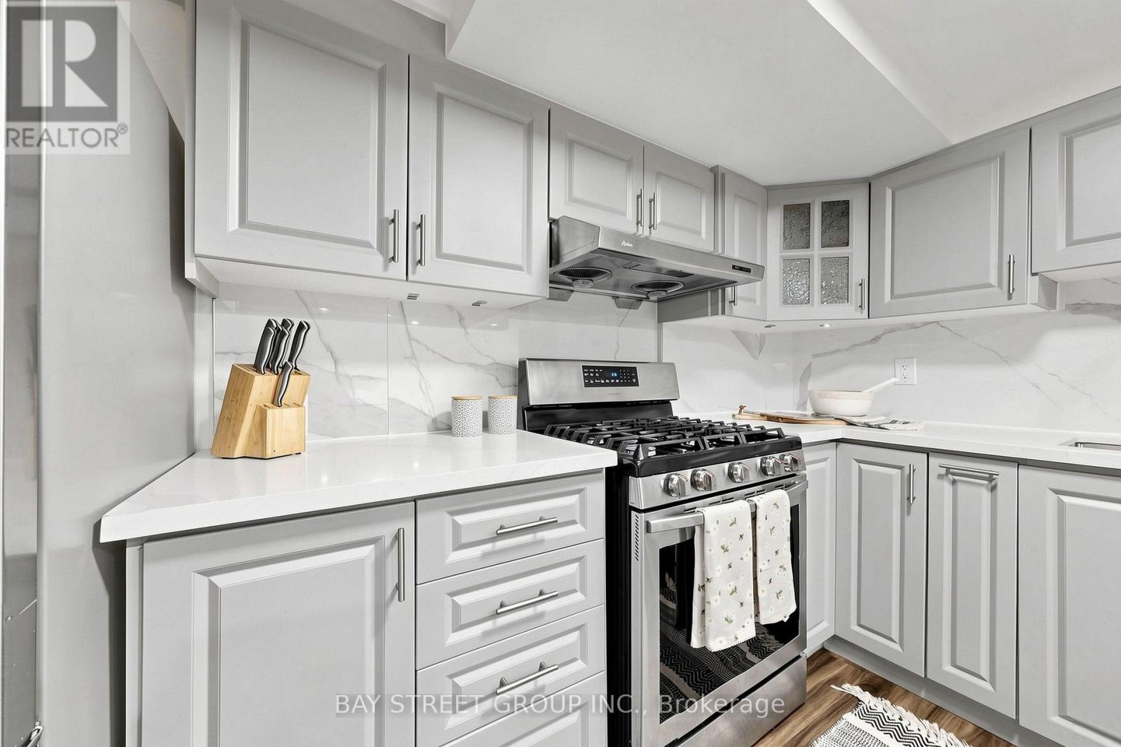 2334 WILDWOOD CRESCENT - 36