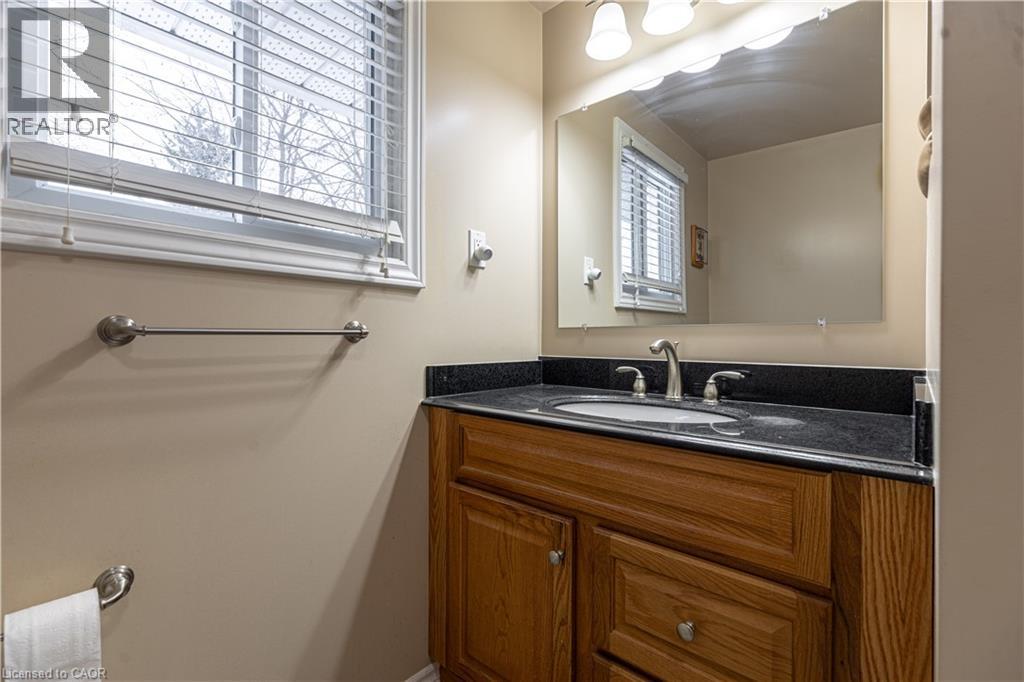 598 MAPLEDALE Avenue Unit# UPPER, London — photo 8