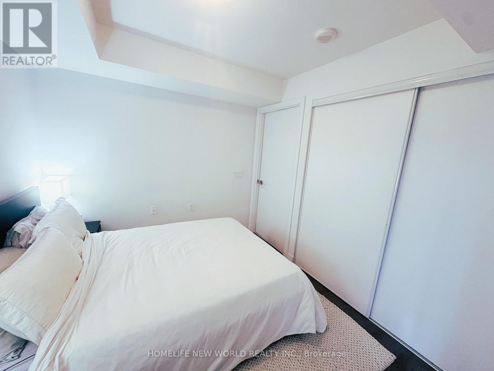 #719 525 ADELAIDE STREET W - 18