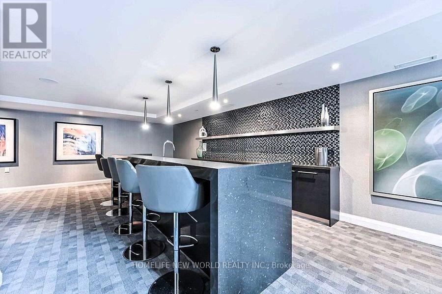 #719 525 ADELAIDE STREET W - 24