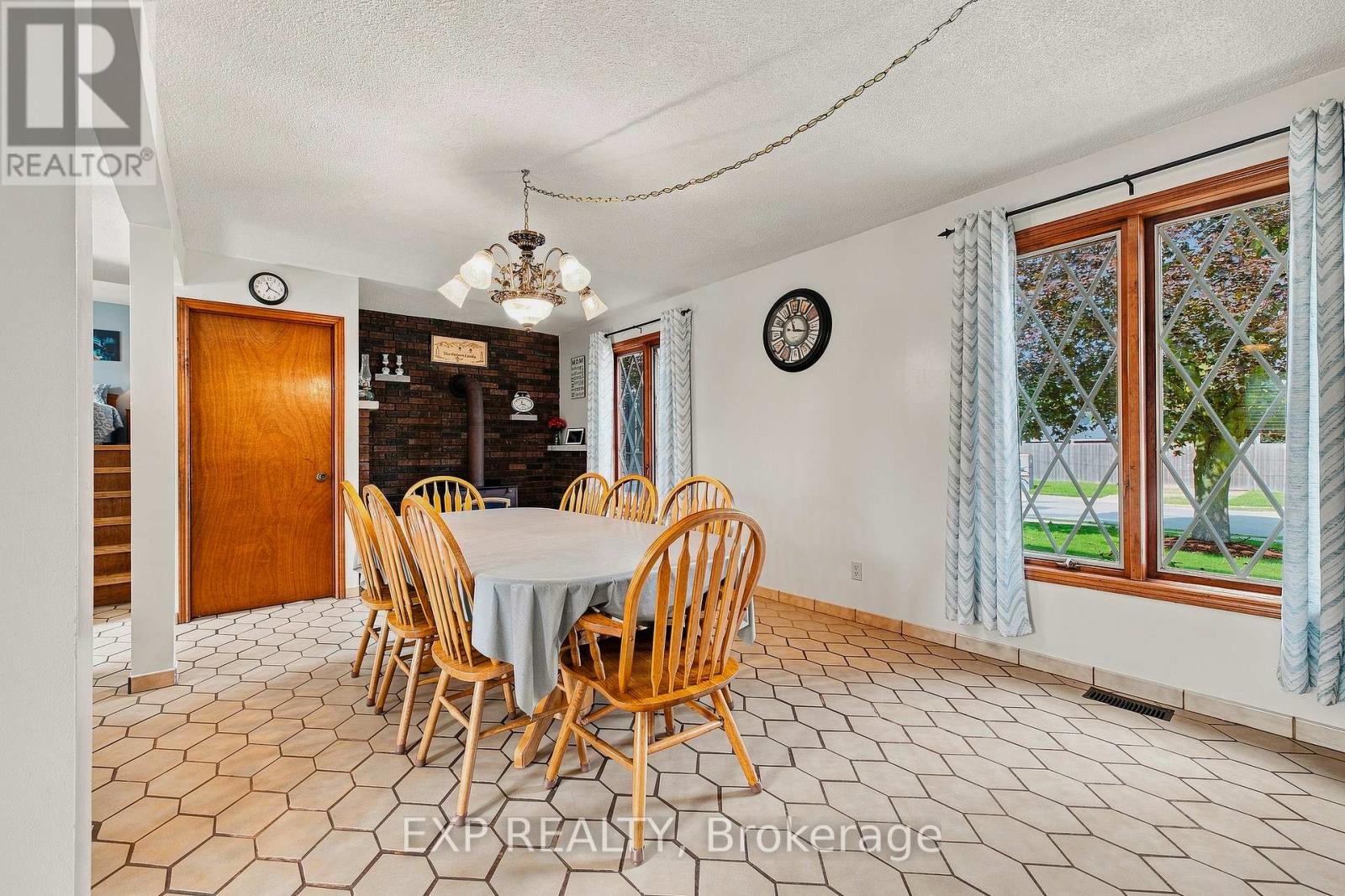 590 ALBERT AVENUE N - 20