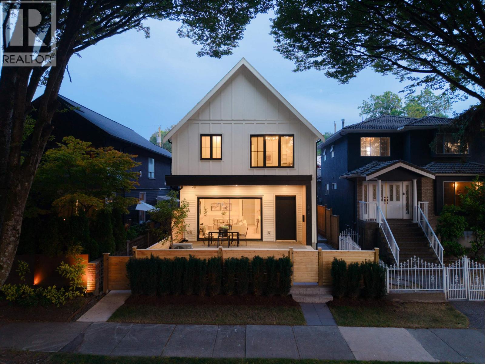 #1 810 22ND Avenue, Vancouver, British Columbia, V5V1V7, Vancouver, British Columbia — photo 2 of 5