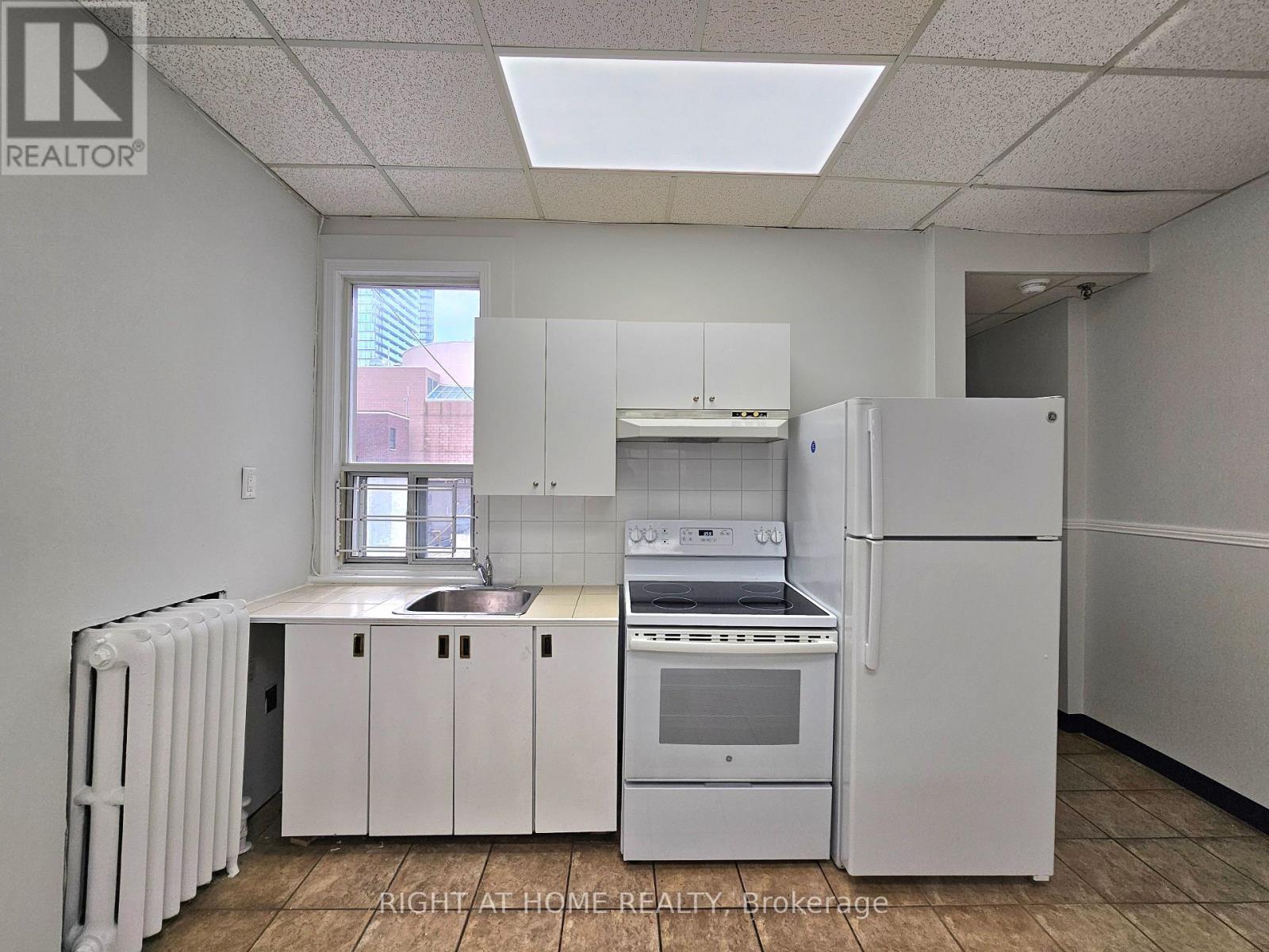 Photo of 516 Yonge Street