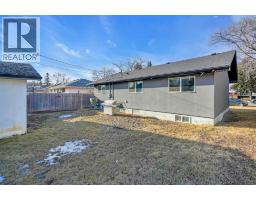 Kitchen - 2046 33 Street Se, Calgary, AB T2B0T9 Photo 7