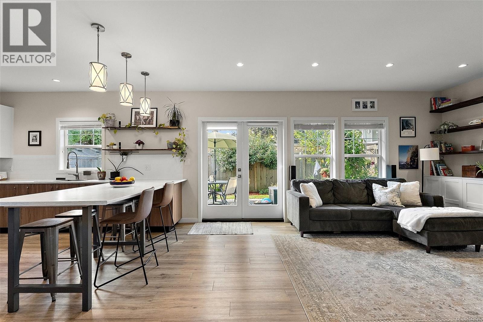 1113 Lyall St - 11