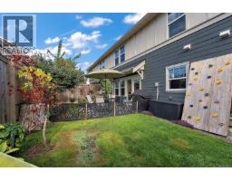 1113 Lyall St, Esquimalt, BC V9A5G3 Photo 28