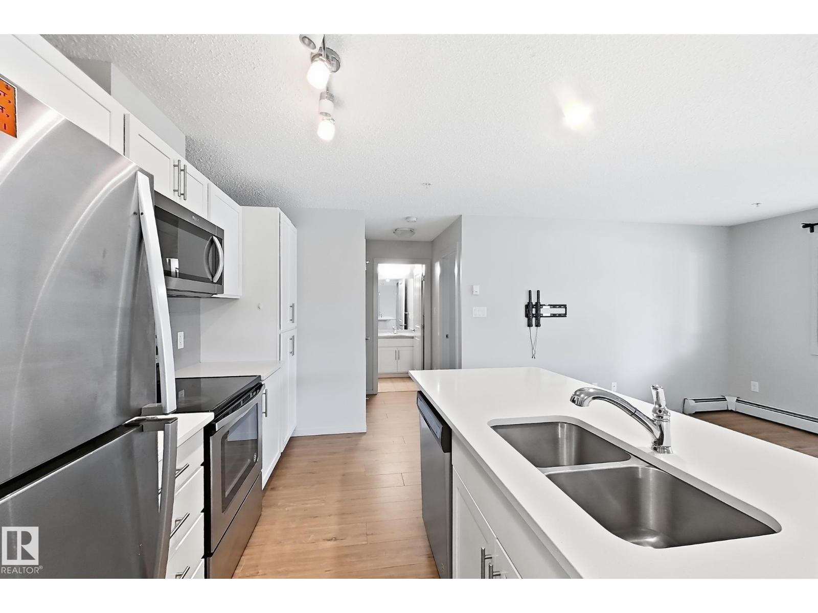 #112 5404 7 AV SW - 14