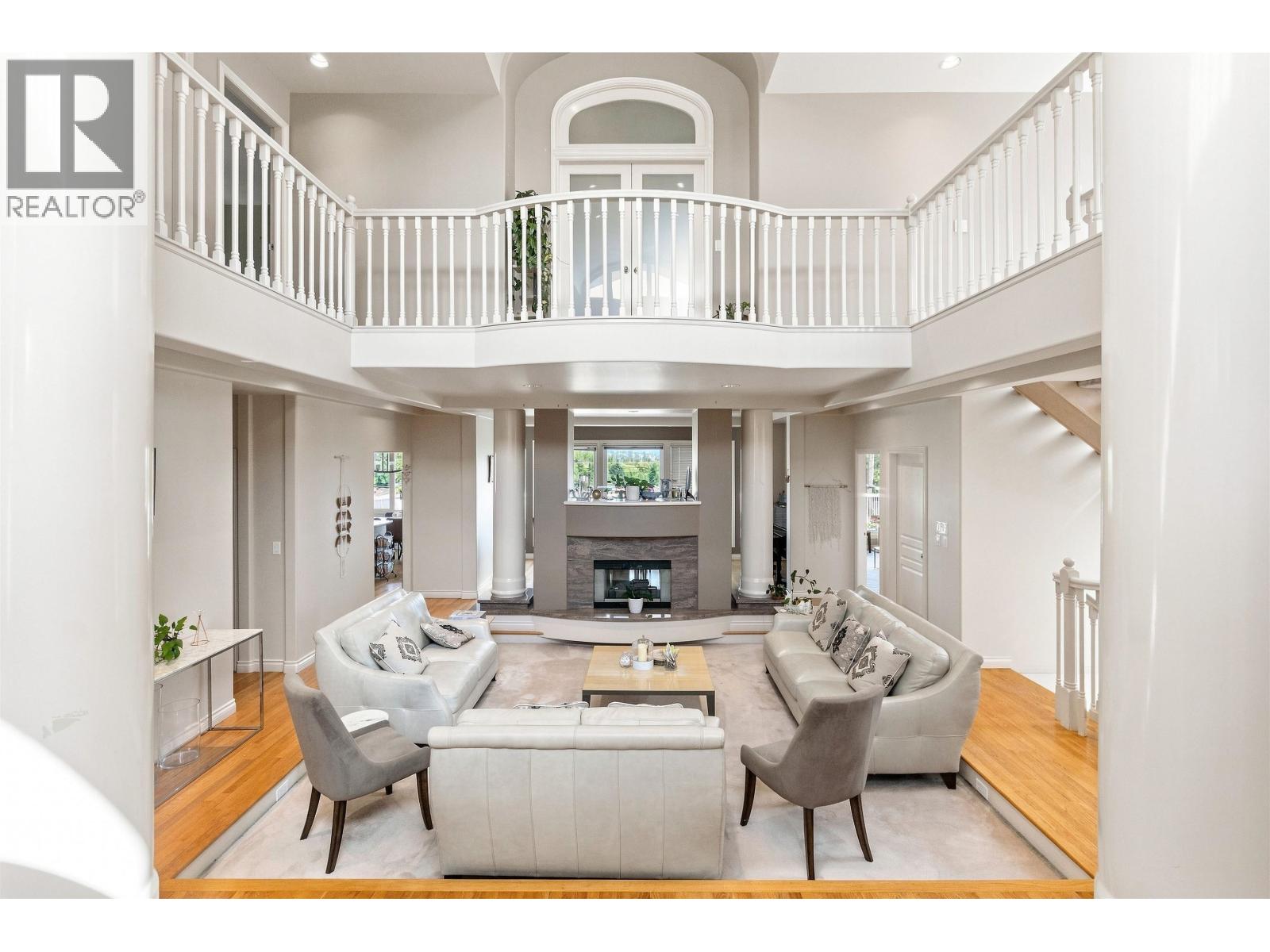 4229 HAZELWOOD Crescent, Burnaby, British Columbia, V5G2P9, Burnaby, British Columbia — photo 4 of 5
