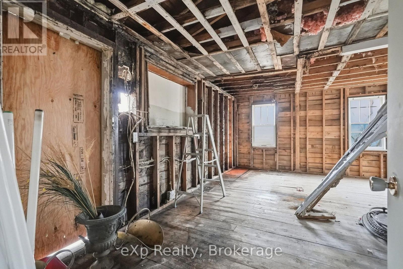 415 GIBSON STREET - 28