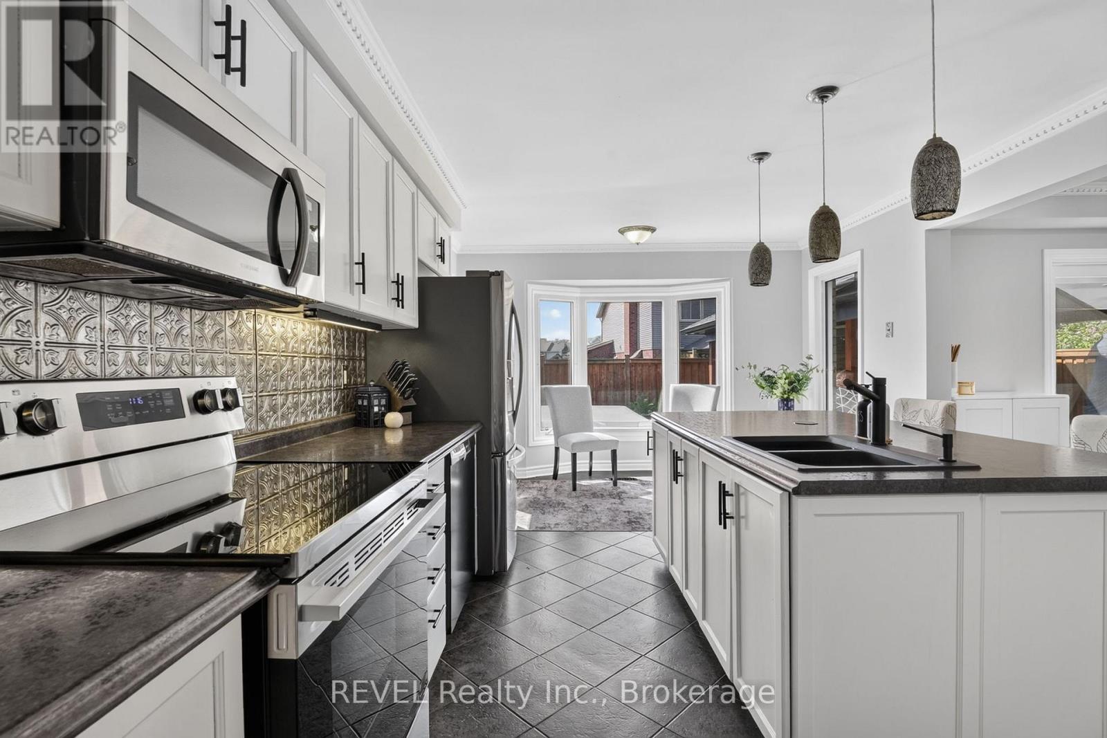 10 MEADOWBROOK LANE - 13