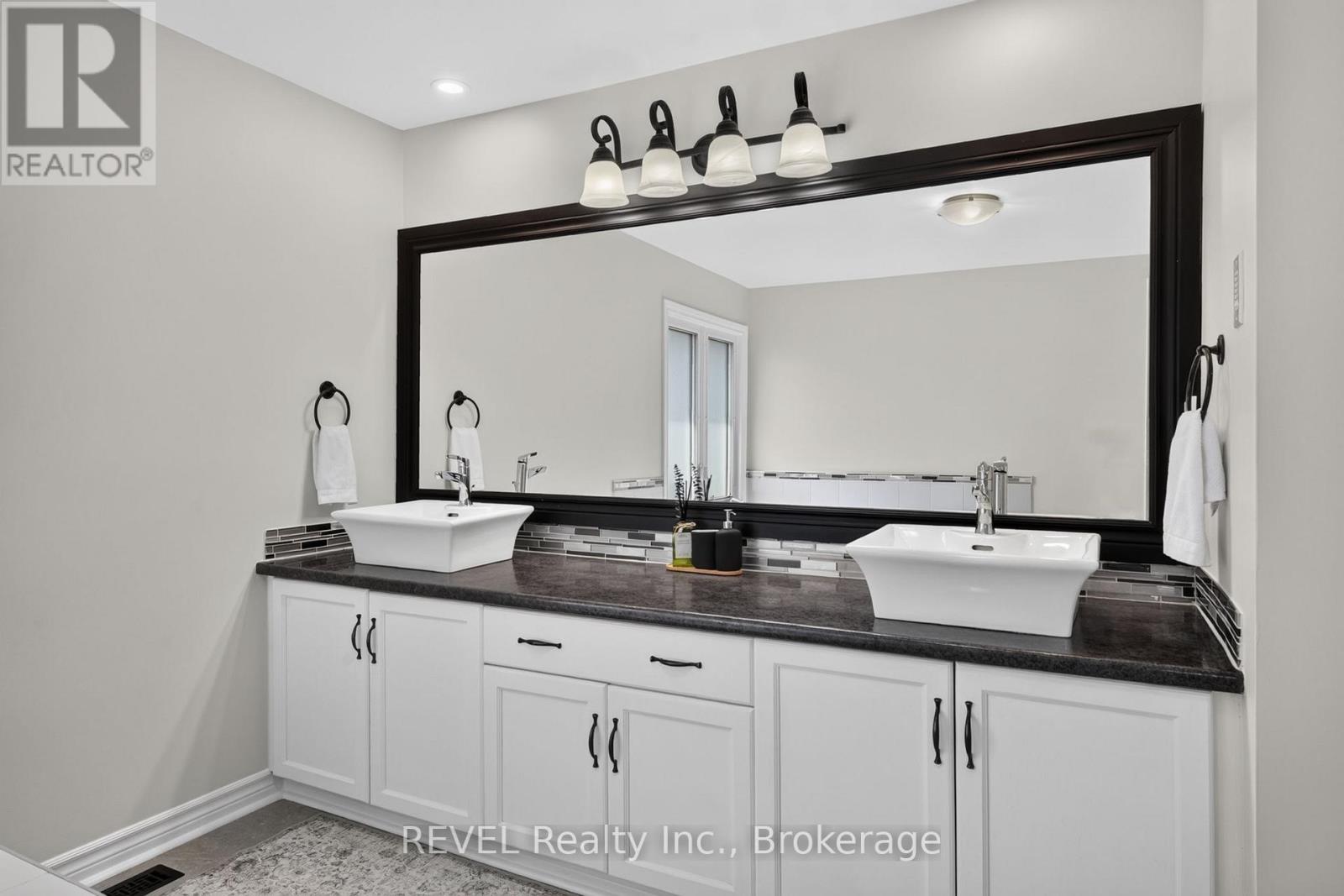 10 MEADOWBROOK LANE - Image 26