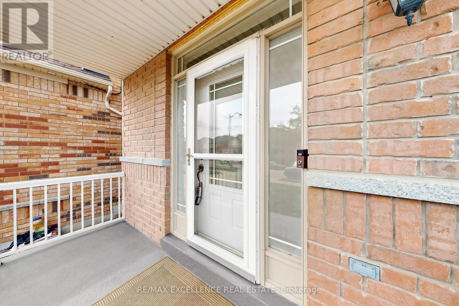 8 Lynngrove Way, Brampton (Bram East), Ontario, L6P2N7, Brampton (Bram East), Ontario — photo 3 of 5