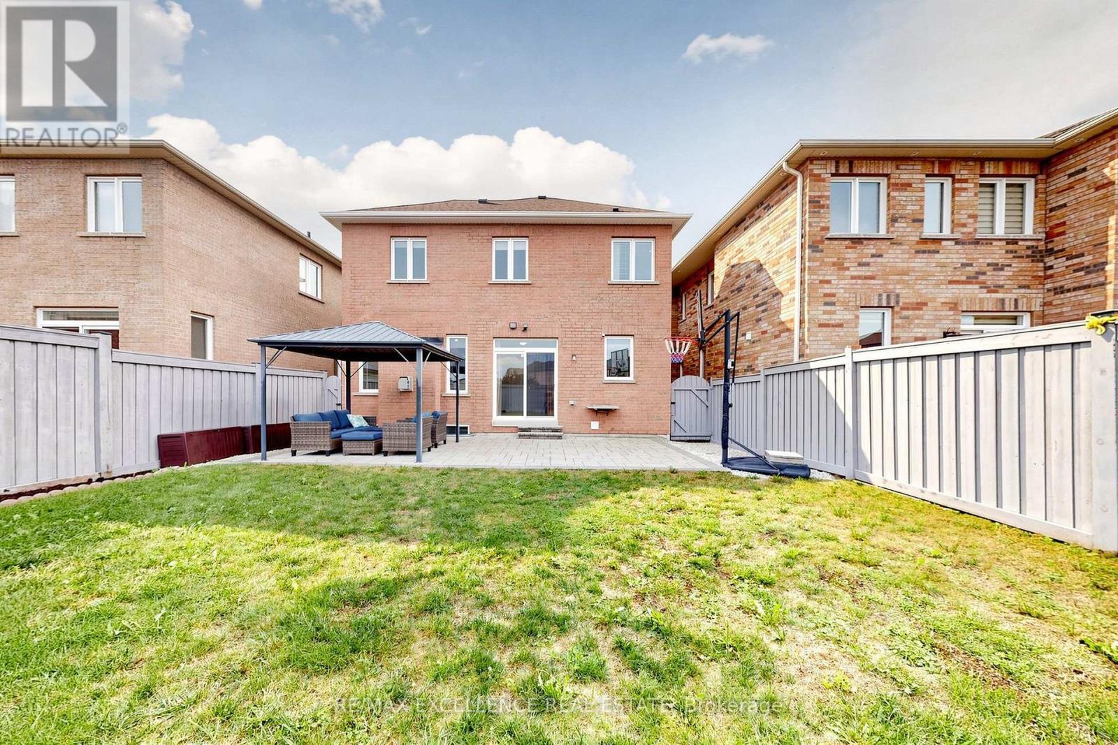 8 LYNNGROVE WAY - Image 42