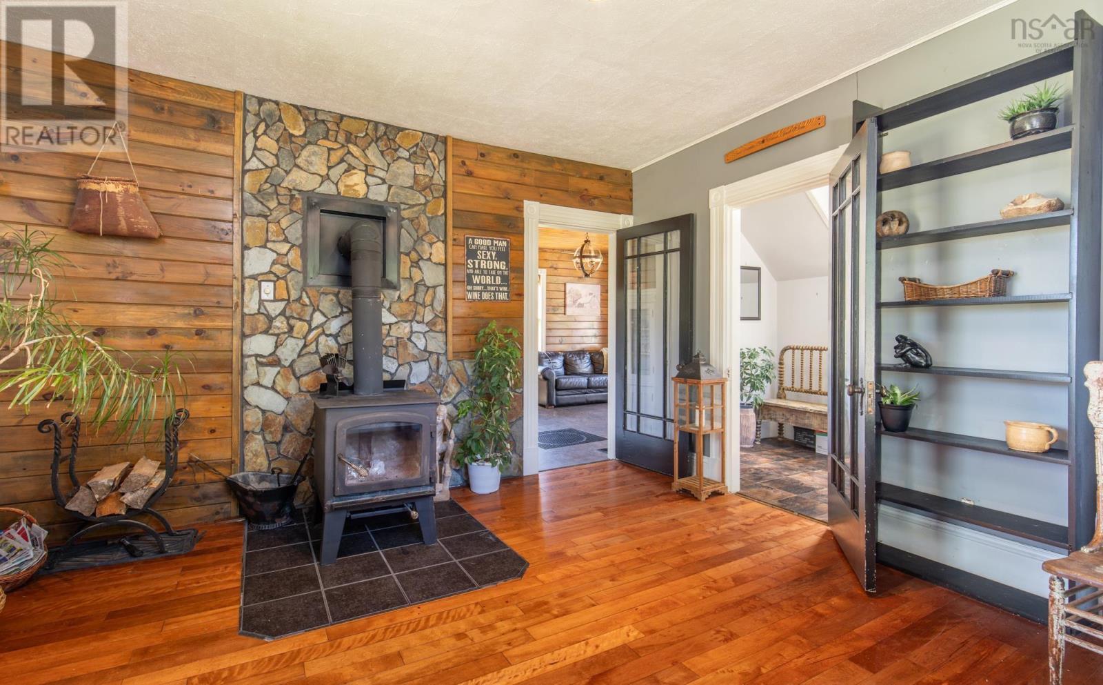9347 Highway 3 - 16