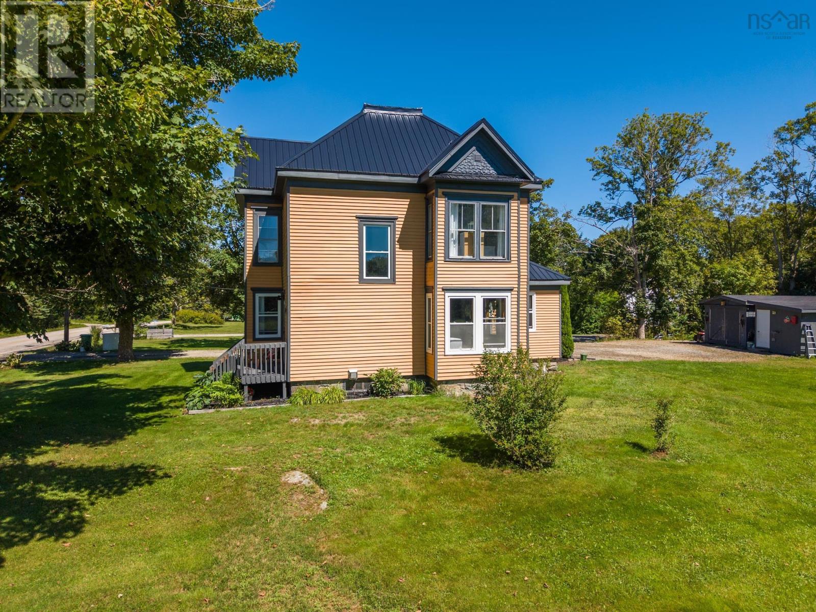 9347 Highway 3 - Image 33