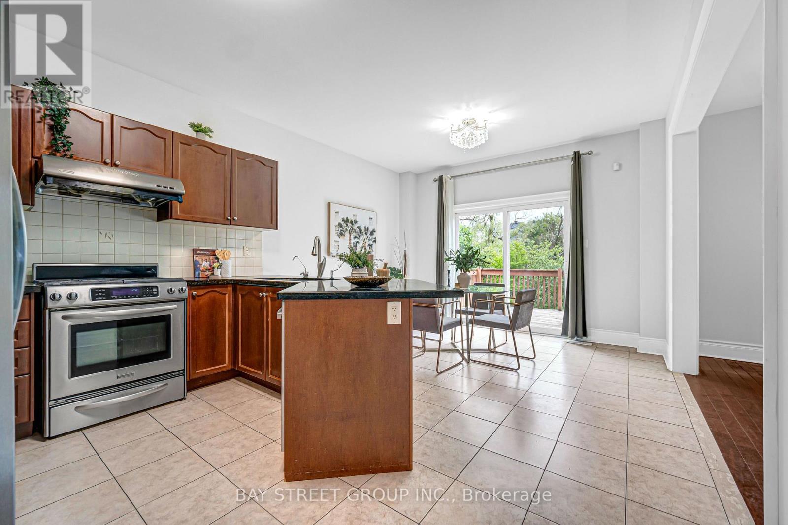 45 OLD ORCHARD CRESCENT - 12