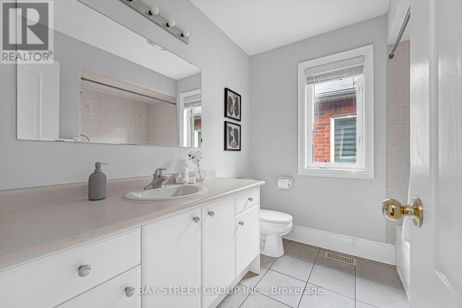 45 OLD ORCHARD CRESCENT - 28