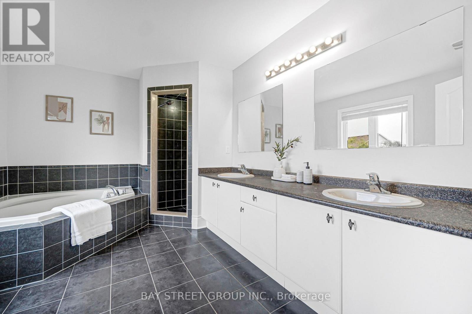 45 OLD ORCHARD CRESCENT - 33