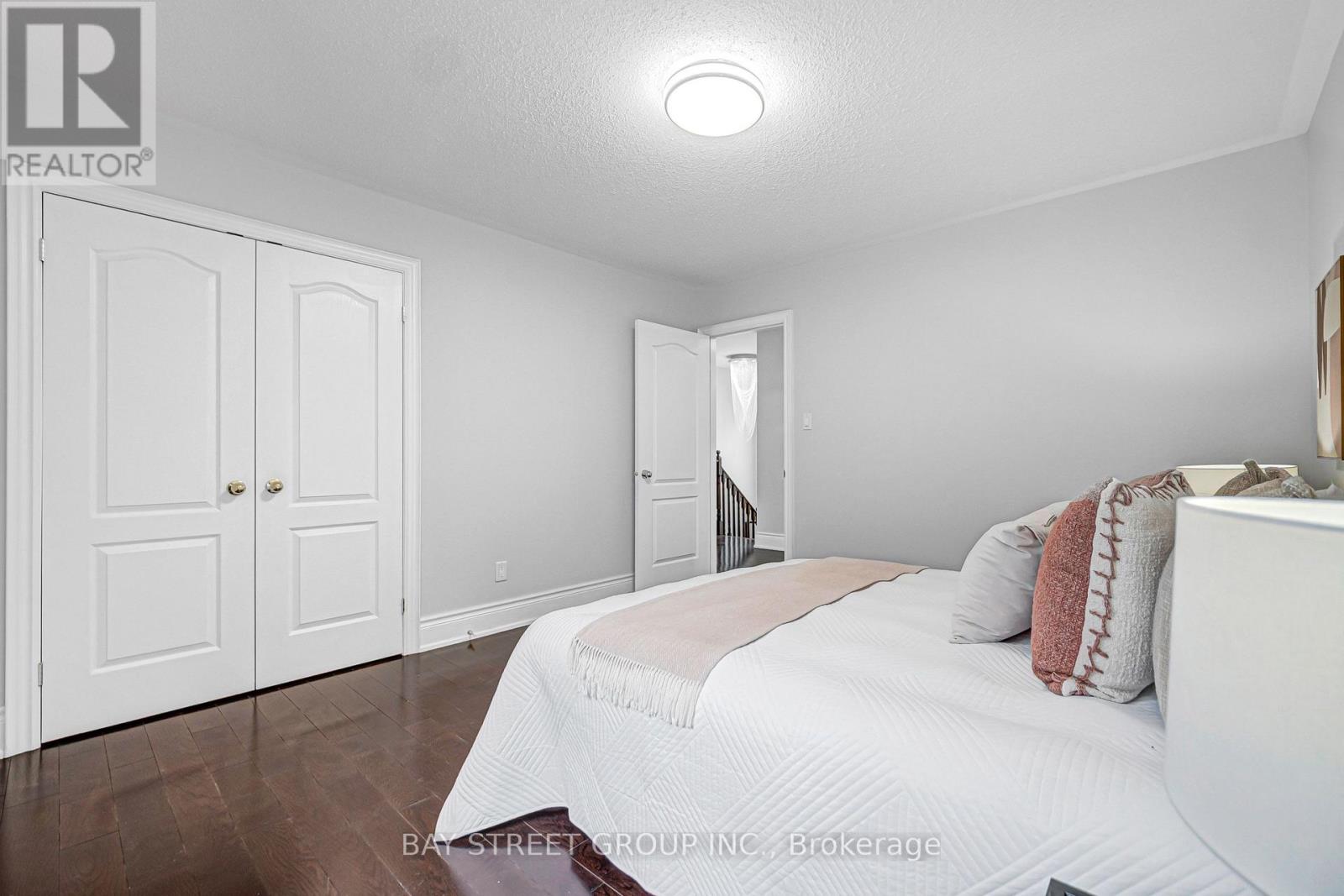 45 OLD ORCHARD CRESCENT - 37