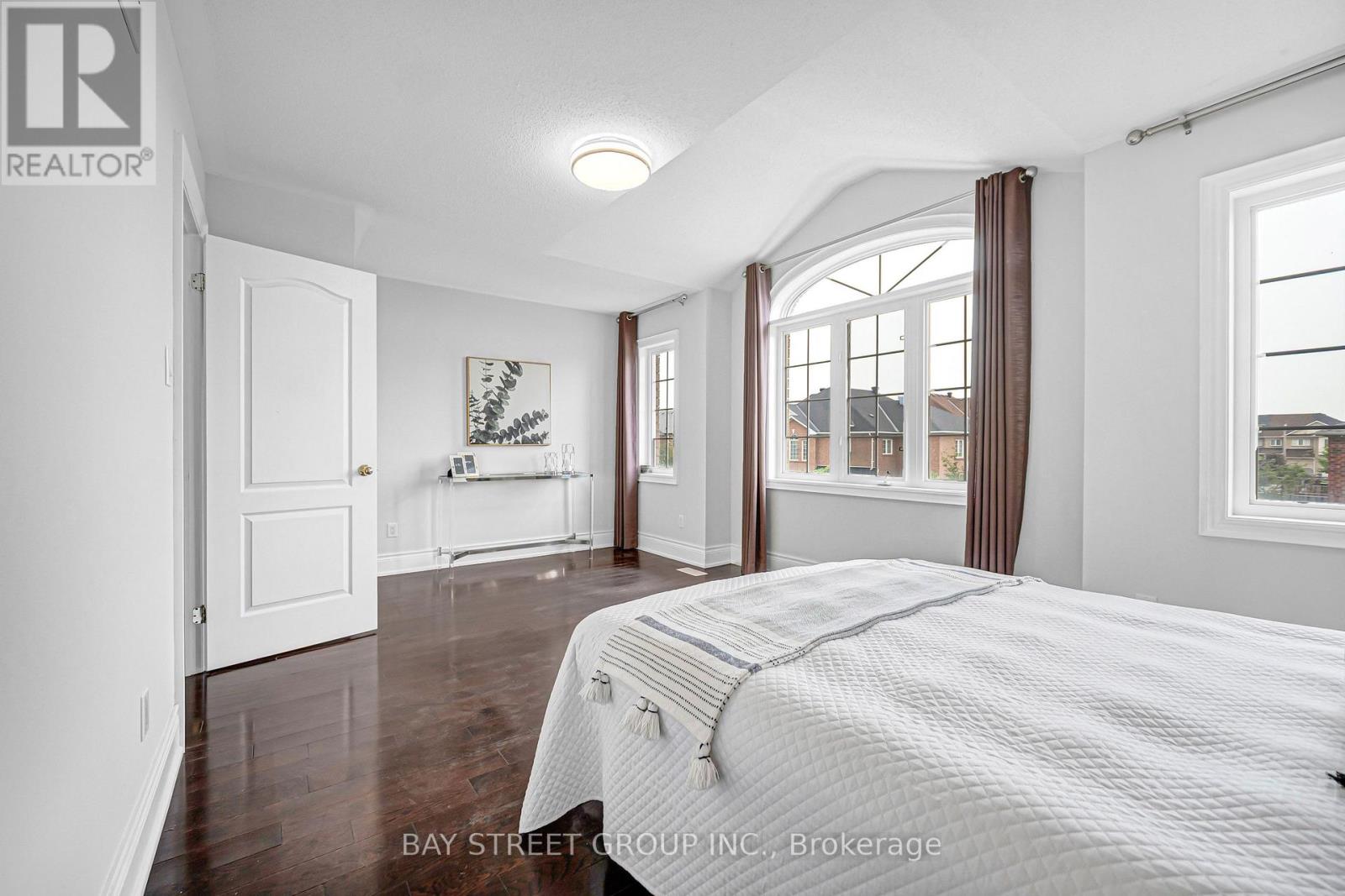 45 OLD ORCHARD CRESCENT - 42