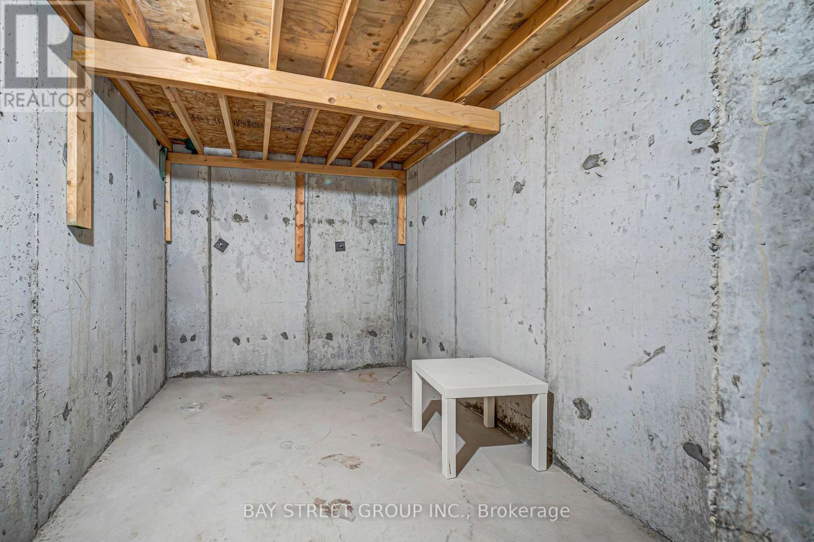 45 OLD ORCHARD CRESCENT - 44