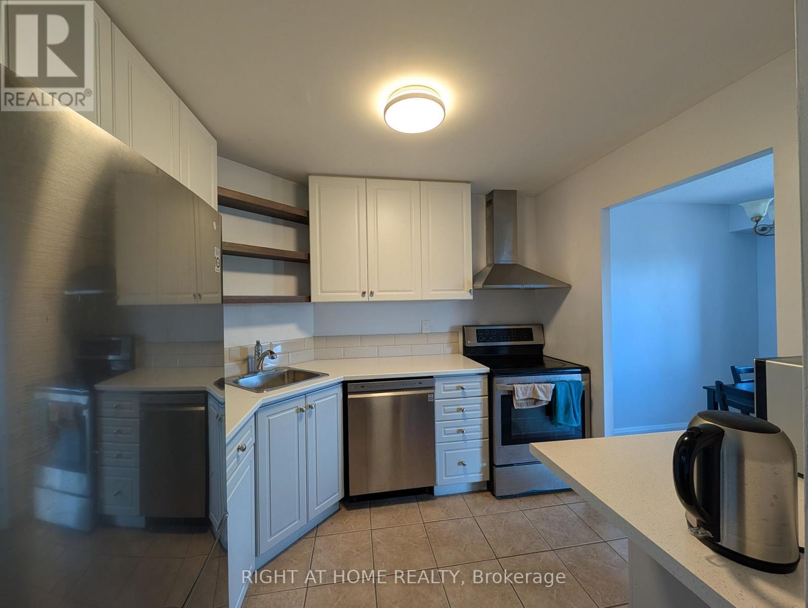 408 - 860 COMMISSIONERS ROAD E, London South (South H) — photo 8