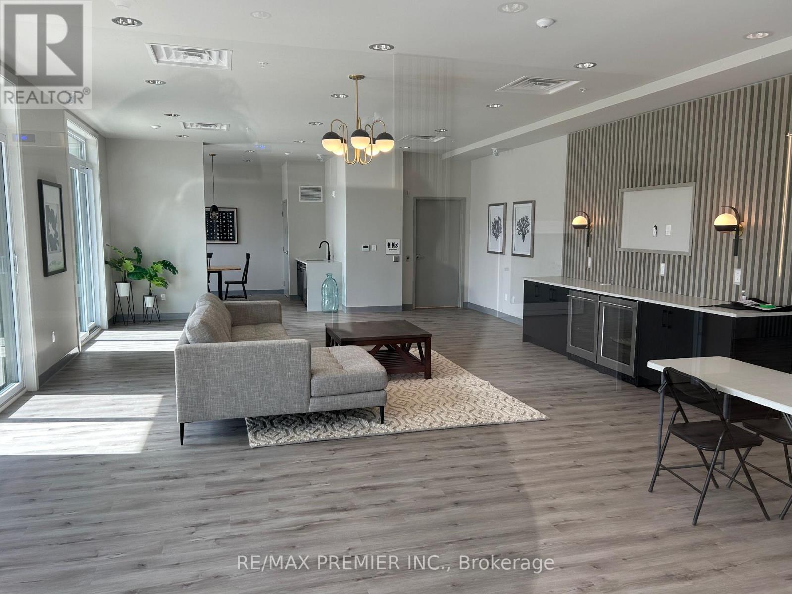 504 - 107 ROGER STREET — photo 2