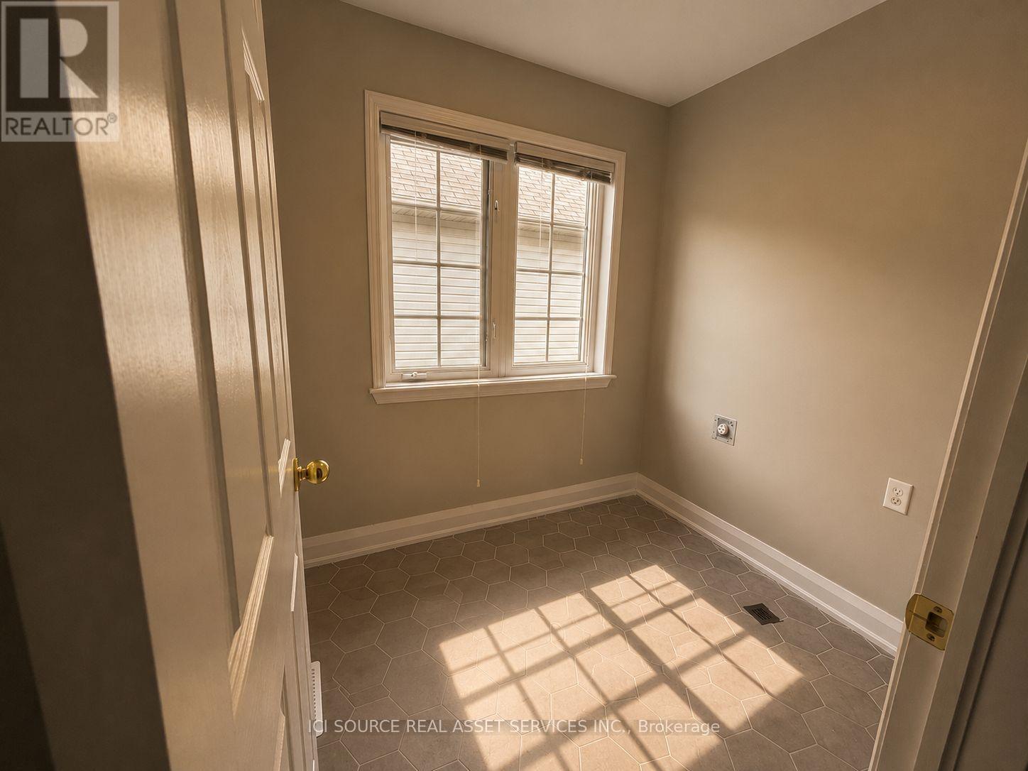 358 WISTERIA CRESCENT - 24