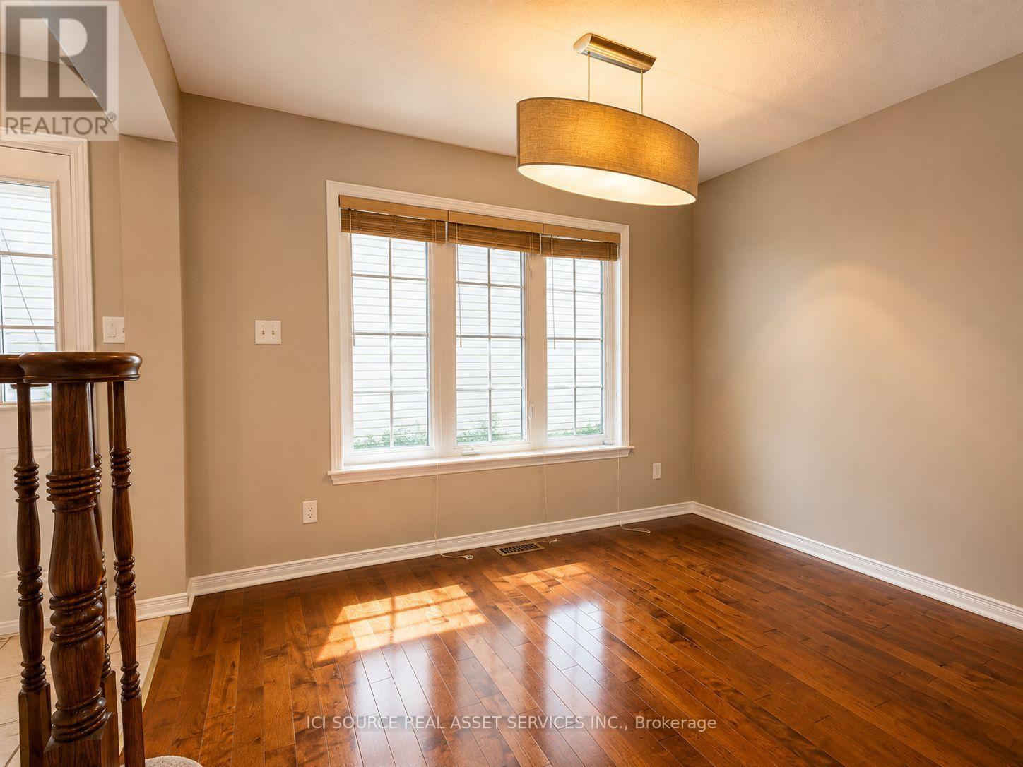 358 WISTERIA CRESCENT - 6