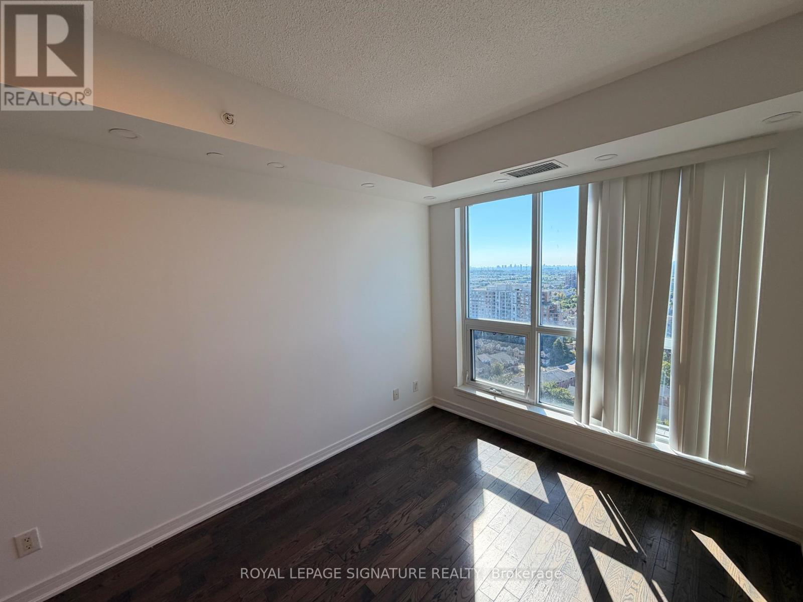1908NW - 9201 YONGE STREET, Richmond Hill (Langstaff) — photo 5
