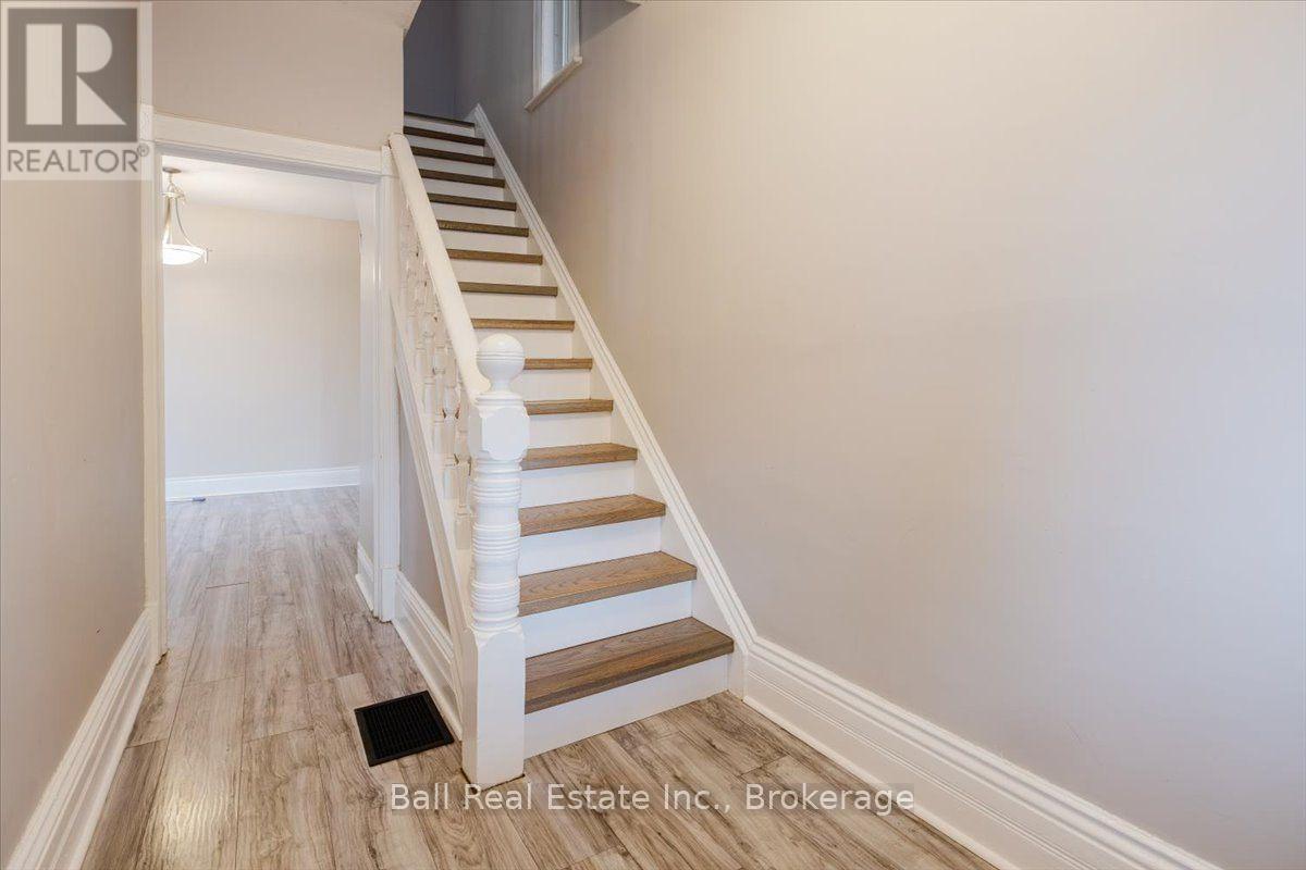 47 PARK STREET S - 3