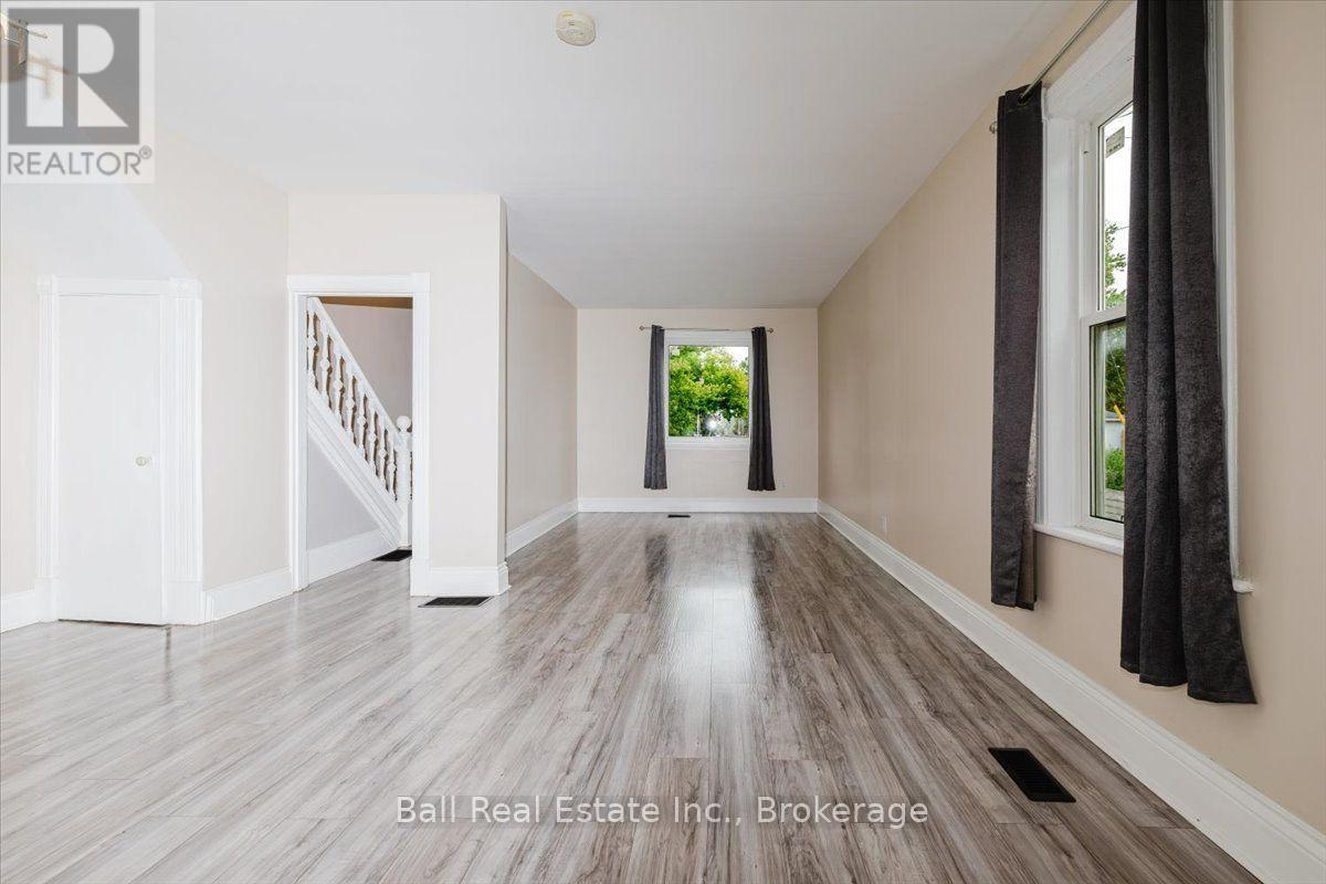 47 PARK STREET S - 8