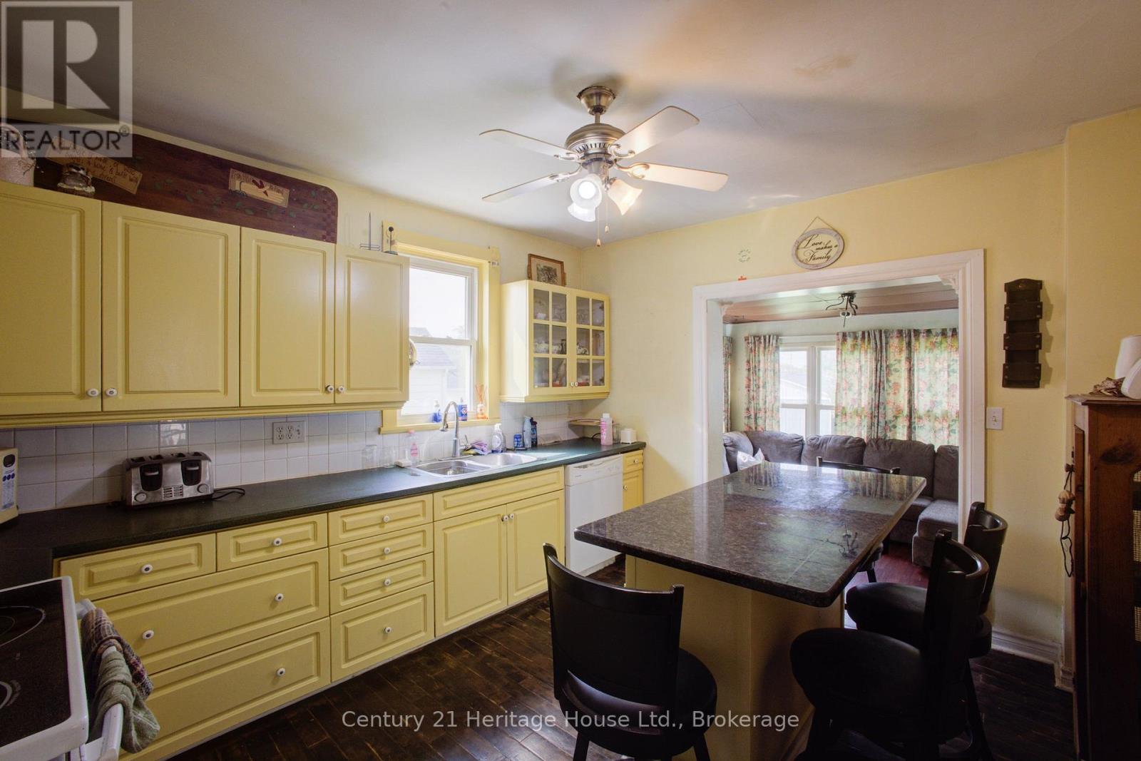 180 BRUCE STREET S - 12