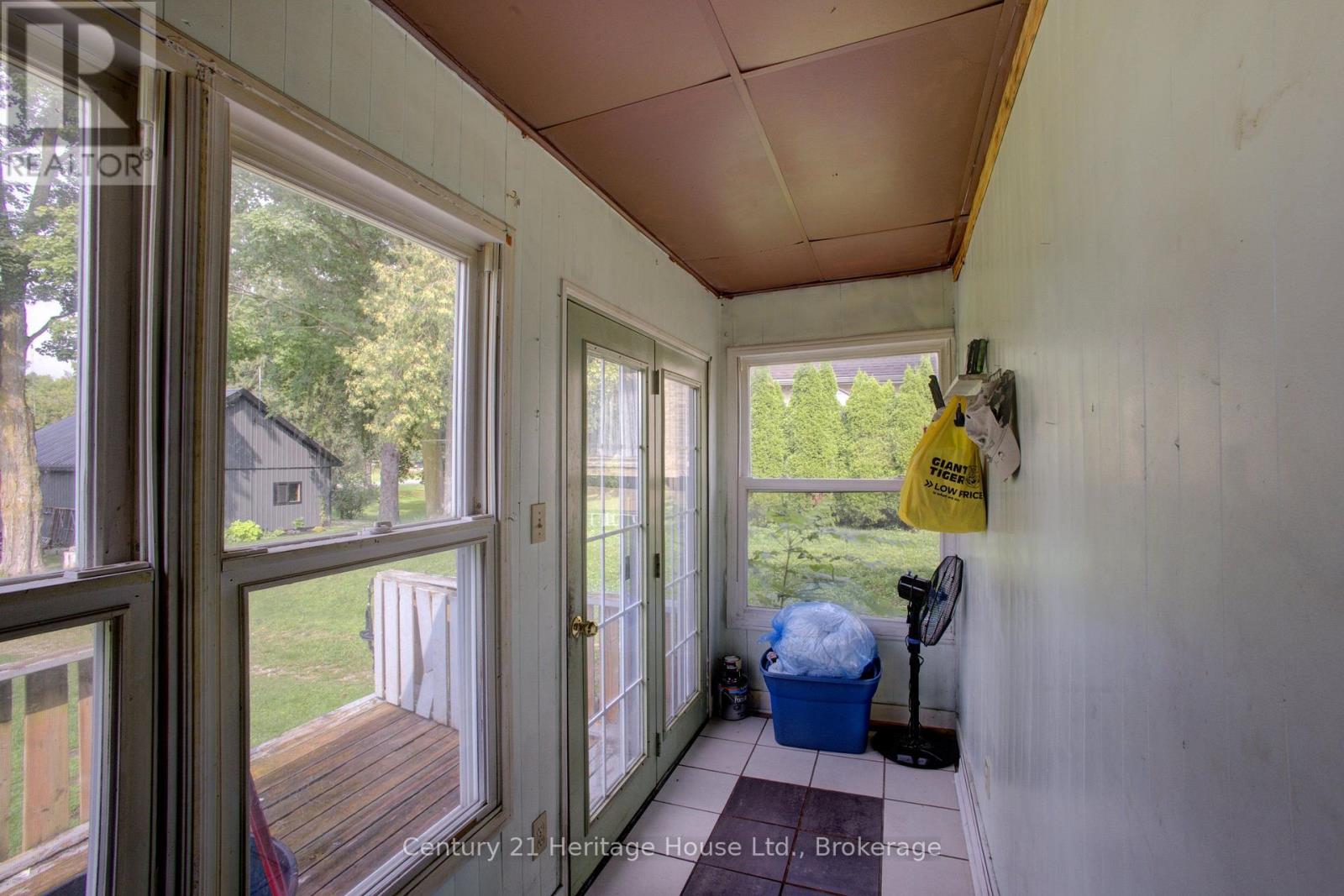 180 BRUCE STREET S - 18