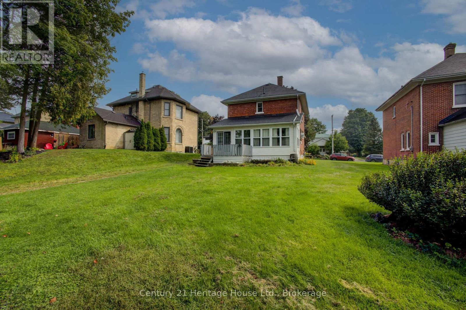 180 BRUCE STREET S - 28