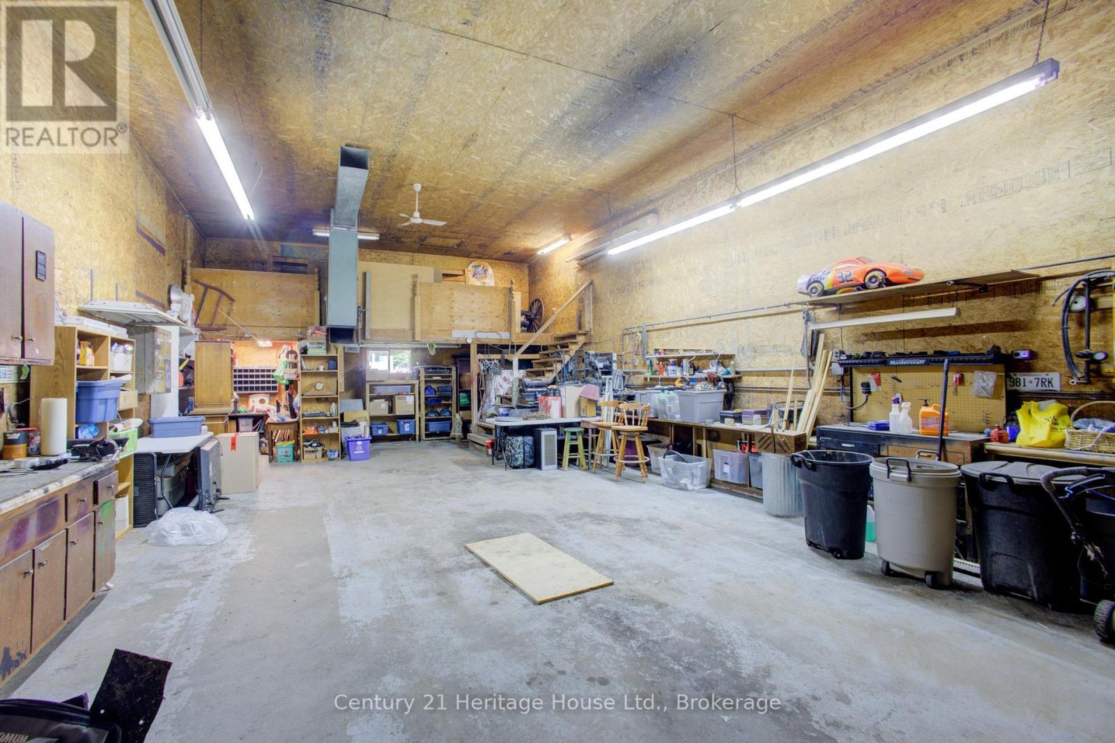 180 BRUCE STREET S - 35
