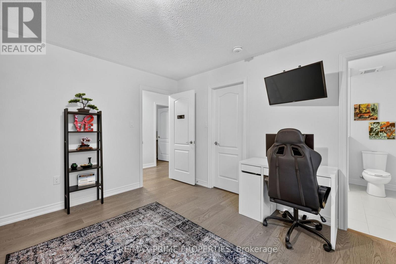 28 FREDERICK TAYLOR WAY - 11