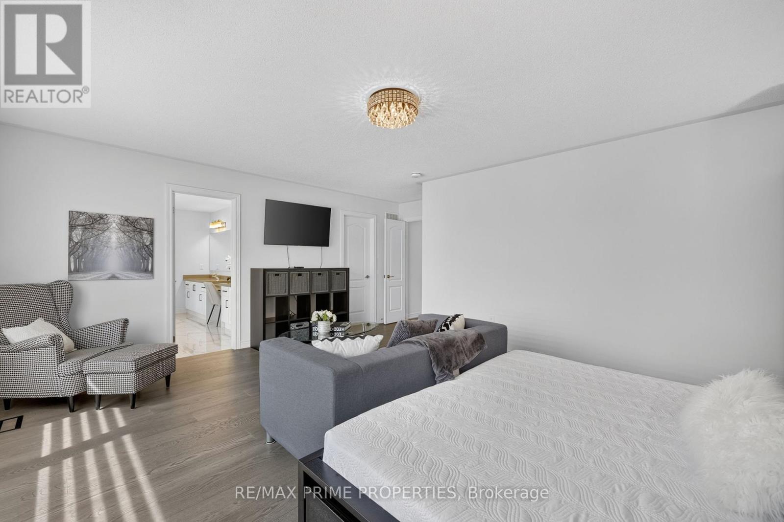 28 FREDERICK TAYLOR WAY - Image 24