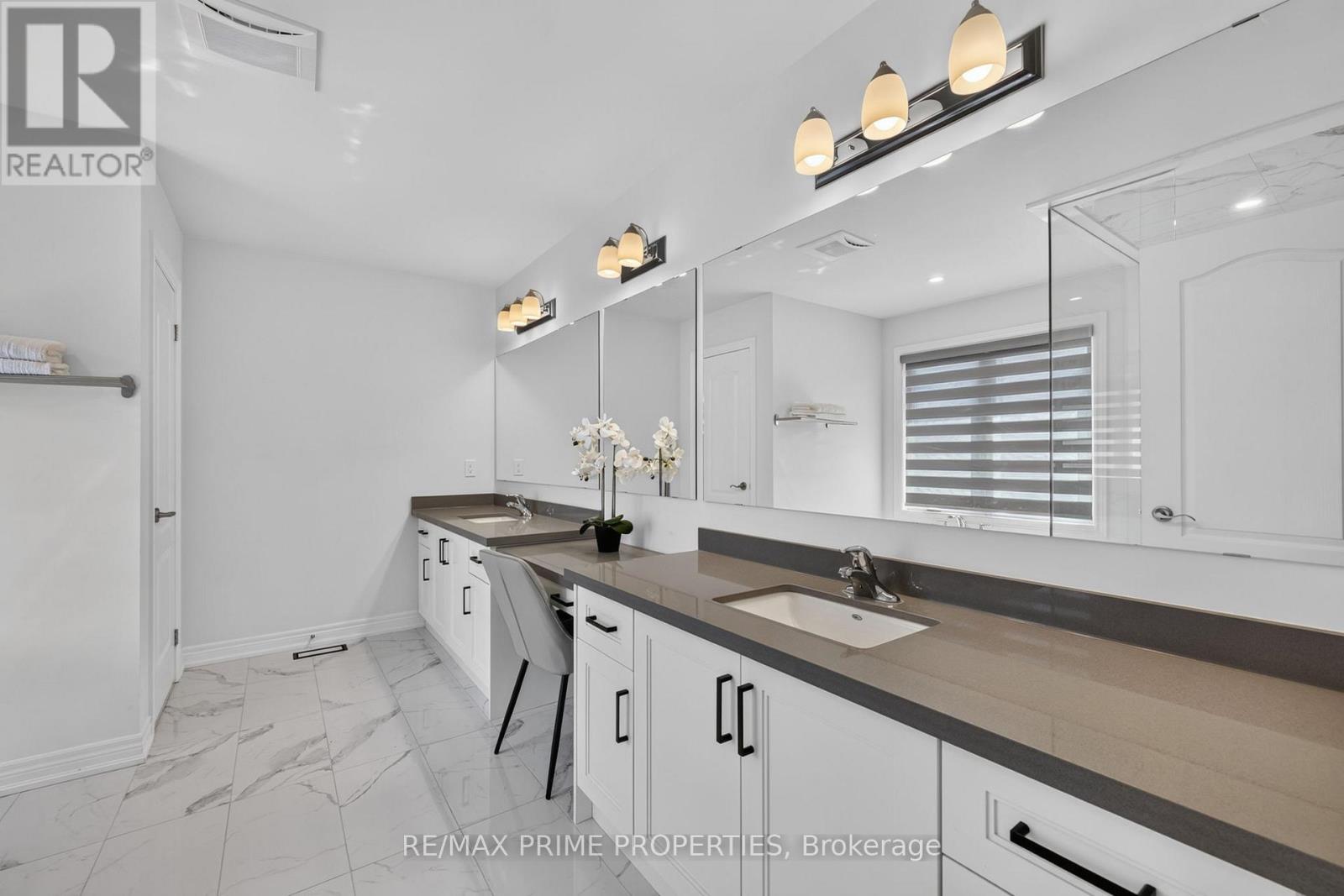 28 FREDERICK TAYLOR WAY - 34