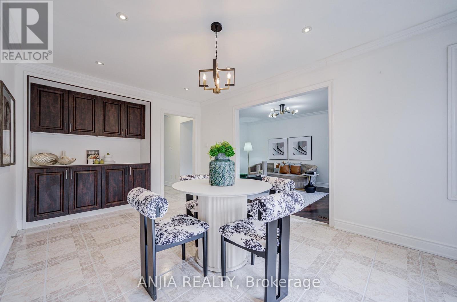 4 TOWNLEY AVENUE - 17