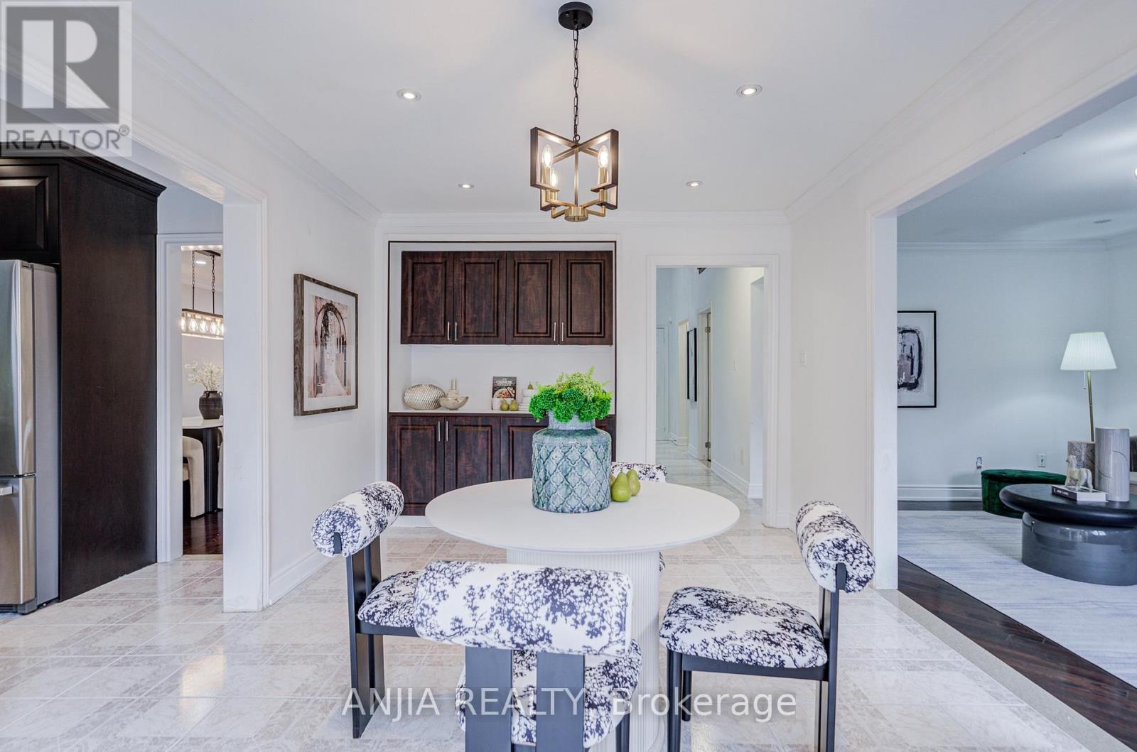 4 TOWNLEY AVENUE - 19