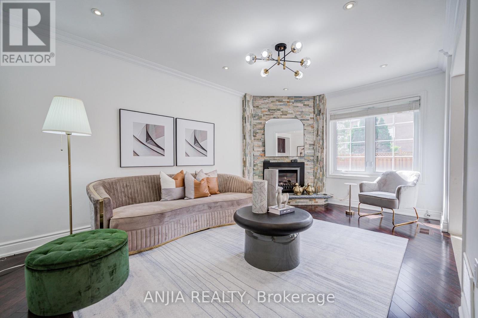 4 TOWNLEY AVENUE - 21